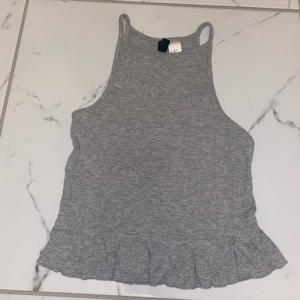 grey top